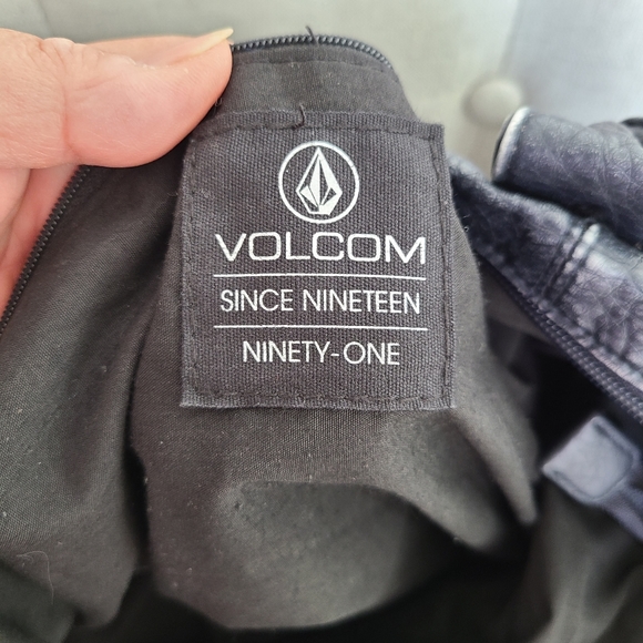 Volcom shoulder bag/ Sz 12x17x5 - Picture 4 of 9
